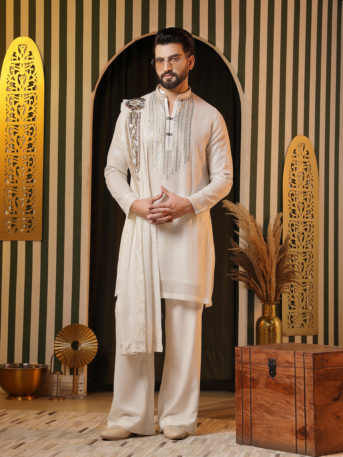 Off-White Embellished Kurta Set with Embroidered Stole