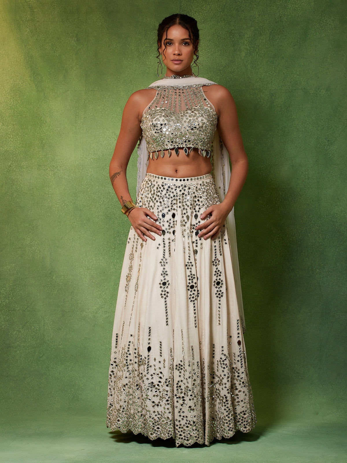 Noor-e-Aaina Lehenga